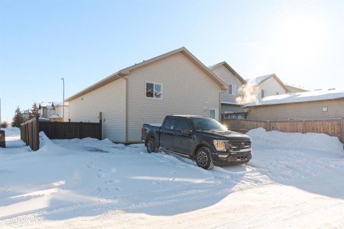 100 Honeysuckle Way, Fort Mcmurray, AB - Outdoor