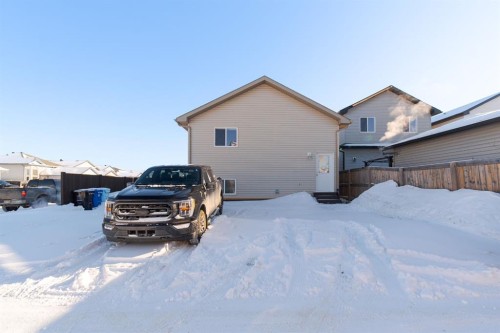 100 Honeysuckle Way, Fort Mcmurray, AB - Outdoor