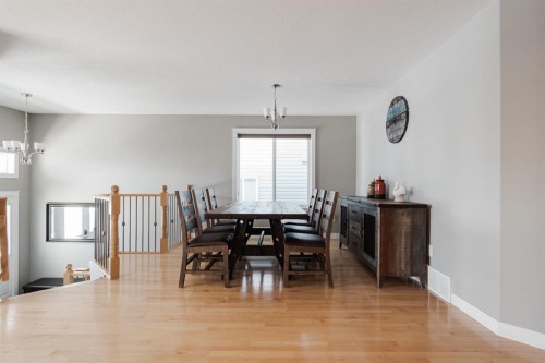 100 Honeysuckle Way, Fort Mcmurray, AB - Indoor Photo Showing Dining Room