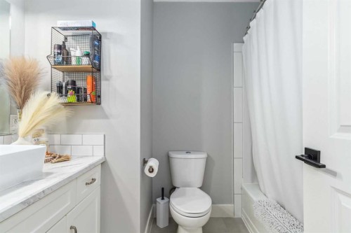 17 Clark Crescent, Fort Mcmurray, AB - Indoor Photo Showing Bathroom