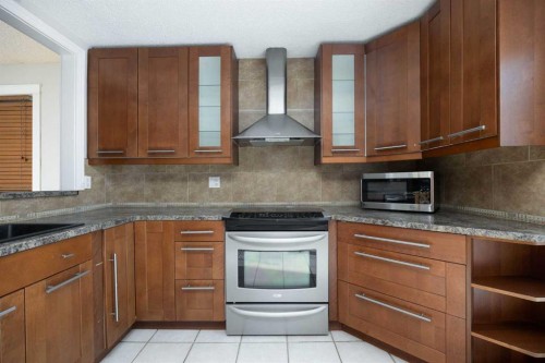 189 Farrell Crescent, Fort Mcmurray, AB - Indoor Photo Showing Kitchen