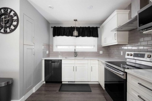 157 Beaumont Crescent, Fort Mcmurray, AB - Indoor Photo Showing Kitchen With Upgraded Kitchen