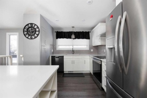 157 Beaumont Crescent, Fort Mcmurray, AB - Indoor Photo Showing Kitchen With Upgraded Kitchen