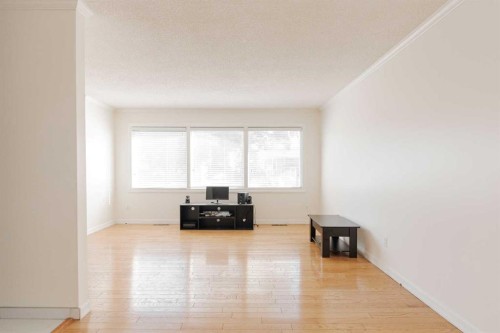 32 Moberly Crescent, Fort Mcmurray, AB - Indoor Photo Showing Other Room