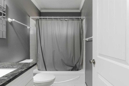 32 Moberly Crescent, Fort Mcmurray, AB - Indoor Photo Showing Bathroom