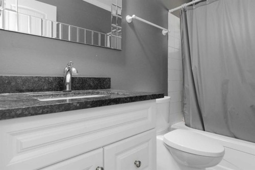 32 Moberly Crescent, Fort Mcmurray, AB - Indoor Photo Showing Bathroom