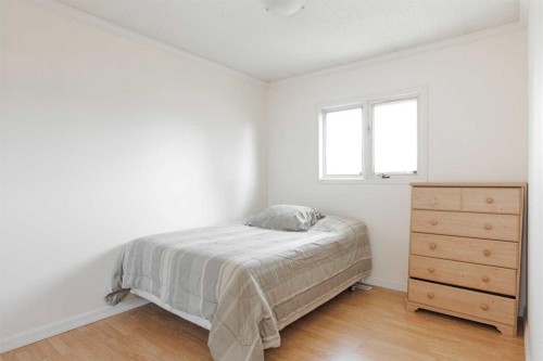 32 Moberly Crescent, Fort Mcmurray, AB - Indoor Photo Showing Bedroom