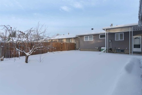 32 Moberly Crescent, Fort Mcmurray, AB - Outdoor