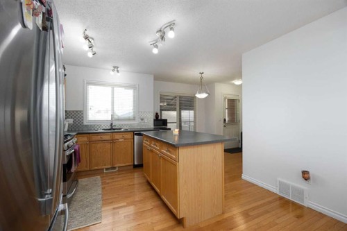209 Grouse Way, Fort Mcmurray, AB - Indoor Photo Showing Kitchen