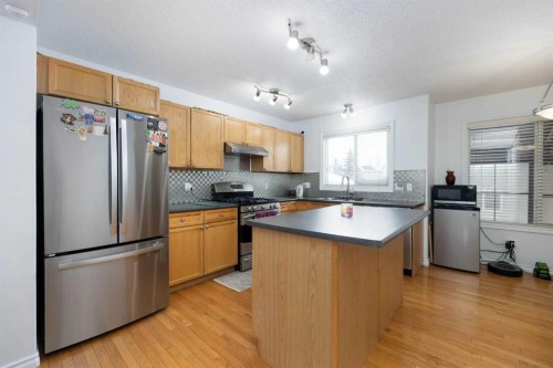 209 Grouse Way, Fort Mcmurray, AB - Indoor Photo Showing Kitchen