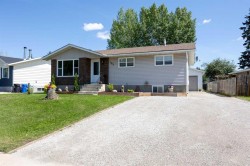 185 Hiltop Crescent  Fort Mcmurray, AB T9H 3V3