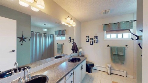 185 Oaks Bay, Fort Mcmurray, AB - Indoor Photo Showing Bathroom