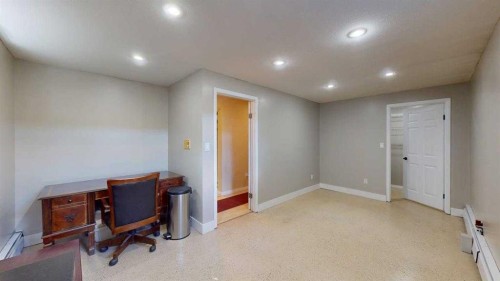 185 Oaks Bay, Fort Mcmurray, AB - Indoor
