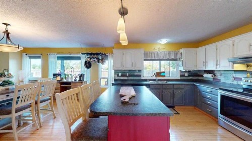 185 Oaks Bay, Fort Mcmurray, AB - Indoor Photo Showing Other Room