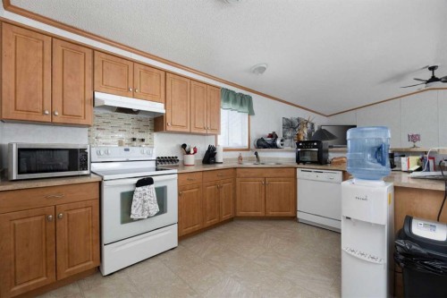 172 Gregoire Crescent, Fort Mcmurray, AB - Indoor Photo Showing Kitchen
