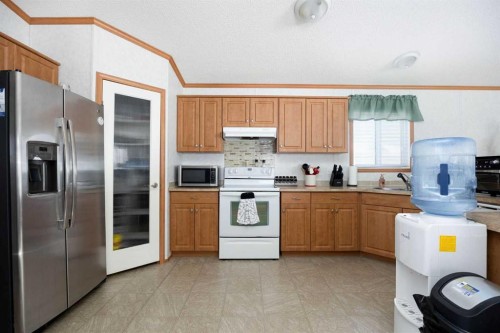 172 Gregoire Crescent, Fort Mcmurray, AB - Indoor Photo Showing Kitchen