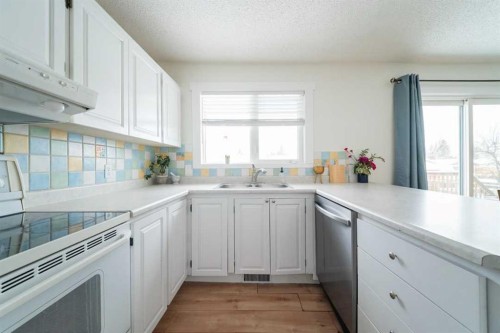 195 Cornwall Drive, Fort Mcmurray, AB - Indoor Photo Showing Kitchen With Double Sink
