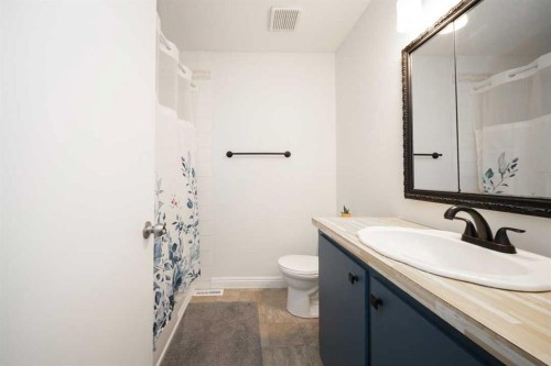 195 Cornwall Drive, Fort Mcmurray, AB - Indoor Photo Showing Bathroom