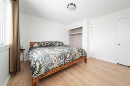 195 Cornwall Drive, Fort Mcmurray, AB - Indoor Photo Showing Bedroom
