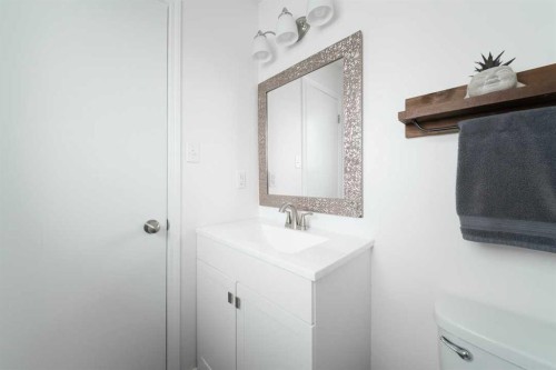 195 Cornwall Drive, Fort Mcmurray, AB - Indoor Photo Showing Bathroom