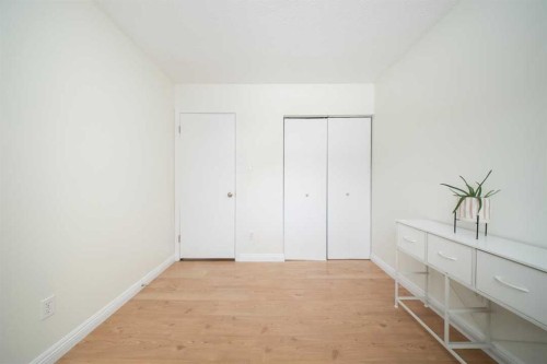 195 Cornwall Drive, Fort Mcmurray, AB - Indoor Photo Showing Other Room