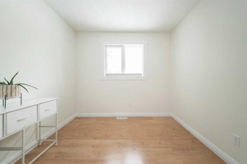 195 Cornwall Drive, Fort Mcmurray, AB - Indoor Photo Showing Other Room