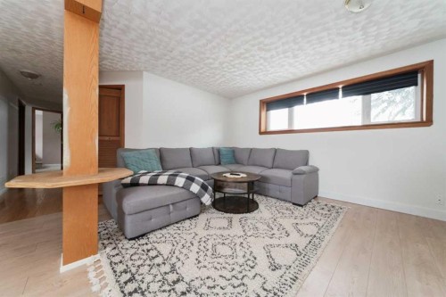 195 Cornwall Drive, Fort Mcmurray, AB - Indoor Photo Showing Living Room