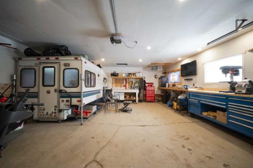 195 Cornwall Drive, Fort Mcmurray, AB - Indoor Photo Showing Garage