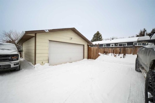 195 Cornwall Drive, Fort Mcmurray, AB - Outdoor With Exterior