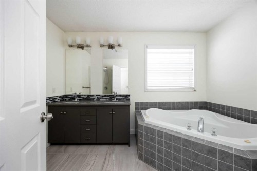 129 Lightbown Way, Fort Mcmurray, AB - Indoor Photo Showing Bathroom
