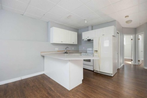129 Lightbown Way, Fort Mcmurray, AB - Indoor Photo Showing Kitchen