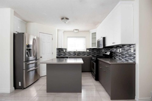 129 Lightbown Way, Fort Mcmurray, AB - Indoor Photo Showing Kitchen With Stainless Steel Kitchen With Double Sink With Upgraded Kitchen