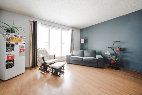 181 Windsor Drive, Fort Mcmurray, AB - Indoor Photo Showing Living Room