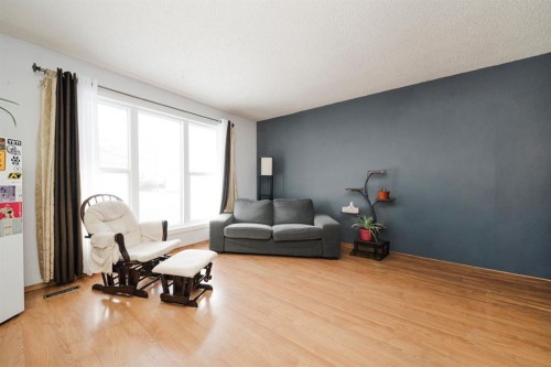 181 Windsor Drive, Fort Mcmurray, AB - Indoor Photo Showing Living Room