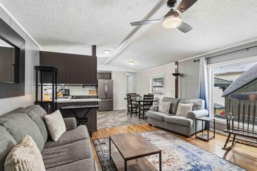 189 Cree Road, Fort Mcmurray, AB - Indoor Photo Showing Living Room
