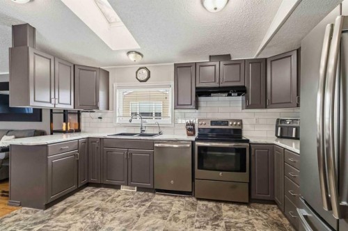 189 Cree Road, Fort Mcmurray, AB - Indoor Photo Showing Kitchen With Stainless Steel Kitchen With Upgraded Kitchen