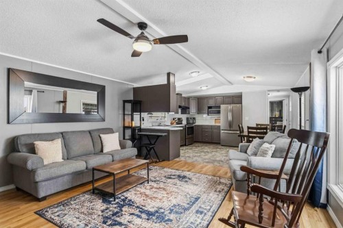 189 Cree Road, Fort Mcmurray, AB - Indoor Photo Showing Living Room