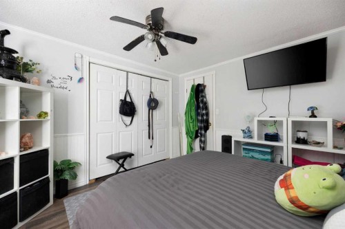 284 Caouette Crescent, Fort Mcmurray, AB - Indoor Photo Showing Bedroom