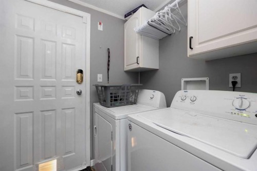 284 Caouette Crescent, Fort Mcmurray, AB - Indoor Photo Showing Laundry Room