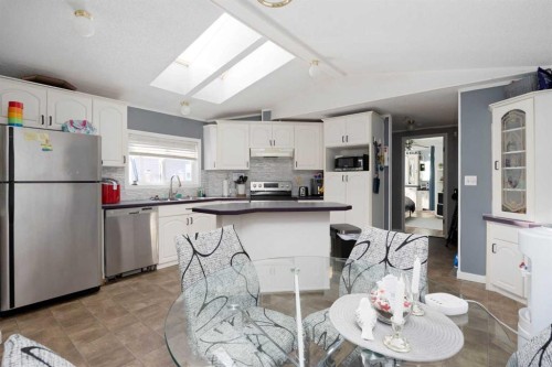 284 Caouette Crescent, Fort Mcmurray, AB - Indoor Photo Showing Kitchen