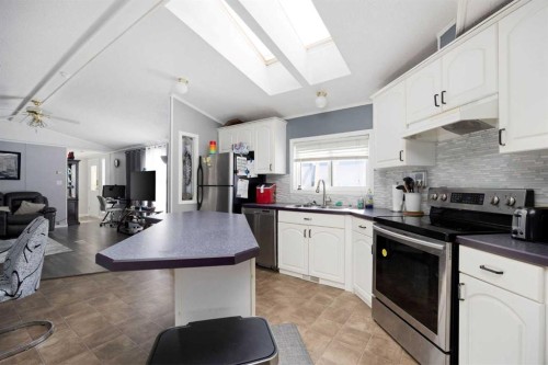 284 Caouette Crescent, Fort Mcmurray, AB - Indoor Photo Showing Kitchen