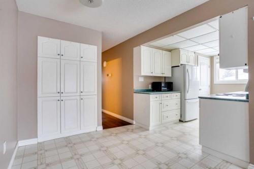 126 Cornwall Drive, Fort Mcmurray, AB - Indoor Photo Showing Kitchen