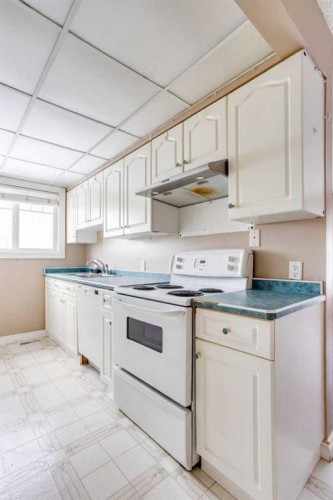 126 Cornwall Drive, Fort Mcmurray, AB - Indoor Photo Showing Kitchen