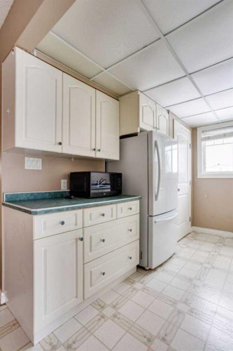 126 Cornwall Drive, Fort Mcmurray, AB - Indoor Photo Showing Kitchen