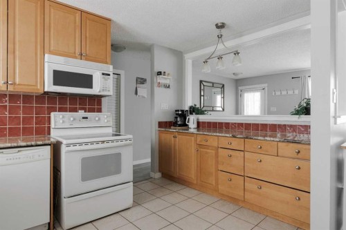 113 Deep Road, Fort Mcmurray, AB - Indoor Photo Showing Kitchen
