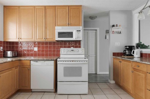 113 Deep Road, Fort Mcmurray, AB - Indoor Photo Showing Kitchen