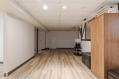 113 Deep Road, Fort Mcmurray, AB - Indoor Photo Showing Garage