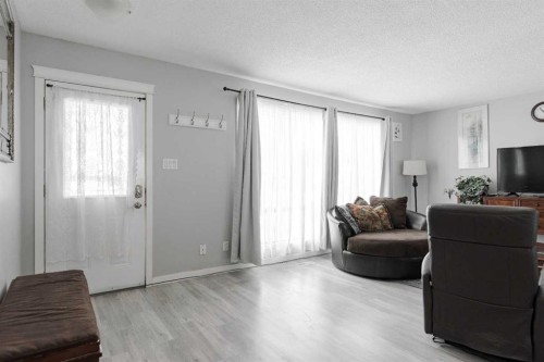 113 Deep Road, Fort Mcmurray, AB - Indoor Photo Showing Living Room
