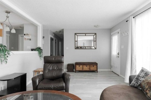 113 Deep Road, Fort Mcmurray, AB - Indoor Photo Showing Living Room
