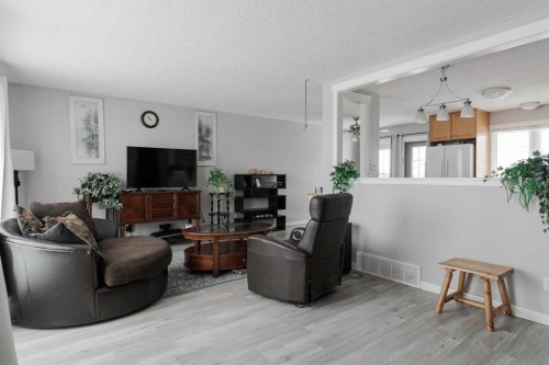 113 Deep Road, Fort Mcmurray, AB - Indoor Photo Showing Living Room